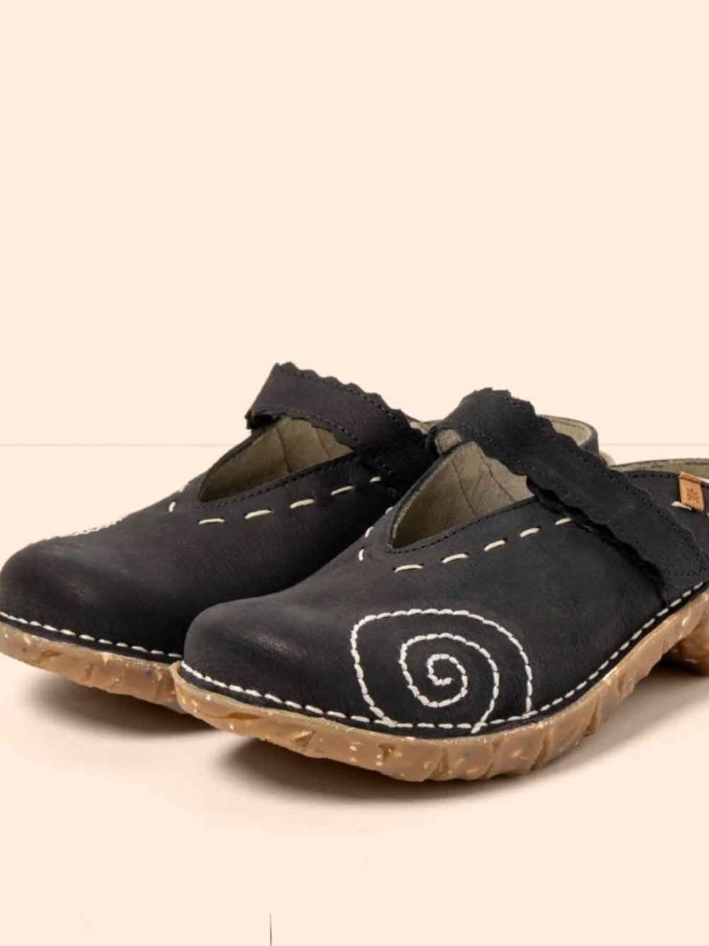 El naturalista NG96 PLEASANT BLACK / YGGDRASIL-Mary Jane Classic Clogs